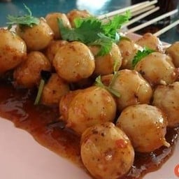 ลูกชิ้นเนื้อทอด+น้ำจิ้ม