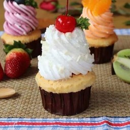 คัพเค้กไวท์ฟอเรส (White Forest Cupcake)