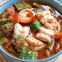 แกงส้มกุ้งสด ชะอมทอด