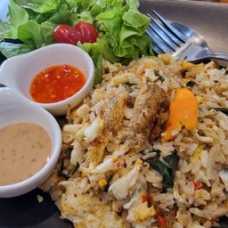 ข้าวกล้องผัดปลาสลิดใส่น้ำยำ