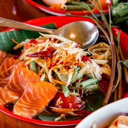 ตำแซลมอน