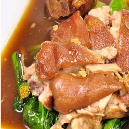 กับข้าว ขาหมูเปล่า  (ผักคะน้า) + น้ำราด