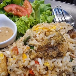 ข้าวกล้องผัดปลาสลิด