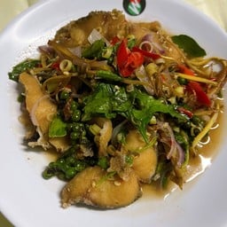 ปลาช่อนผัดฉ่ากะทะร้อน