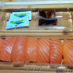 ซูชิหน้า แซลมอน 7 คำใหญ่