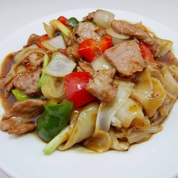 เส้นใหญ่เต้าซี่เนื้อ