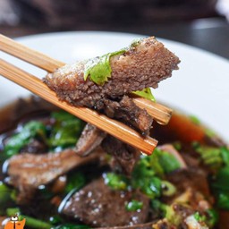 เจ๊จิ๋ม ธัญรส