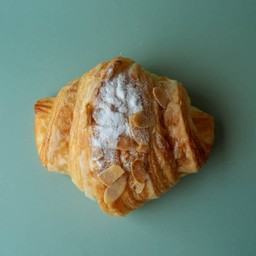 ครัวซองต์อัลมอนต์ Almond Croissant 