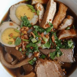 ก๋วยจั๊บเครื่องแน่น/ไข่เจียวบุฟเฟต์