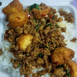 กระเพราหมูสับเต้าหู้ไข่