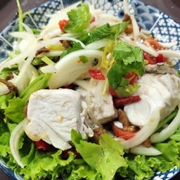 ยำเนื้อปลากระพง