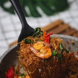 ผัดกะเพราวุ้นเส้น