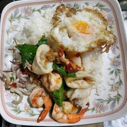 กะเพราราดข้าว