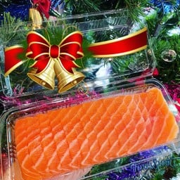 แซลมอนซาชิมิ 200 กรัม แบบไม่มีเครื่องเคียง