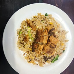 ข้าวผัดหมูกรอบ