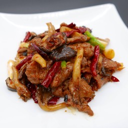 เนื้อผัดเห็ดรวมซอสเหล่ากังมา