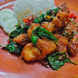 ข้าวกะเพราไก่กรอบ