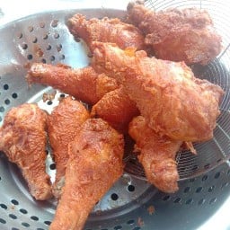 ไก่ทอดหาดใหญ่บ้านทุ่ม