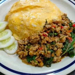 ข้าวไข่ข้นราดซอสกะเพราหมูสับ