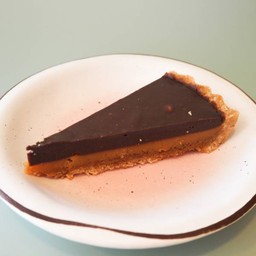คาราเมลชอคโกแลตทาร์ต salted caramel chocolate tart