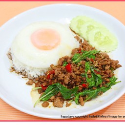 ข้าวกระเพาหมูไข่ดาว