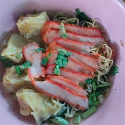 บะหมี่เกี๊ยวหมูแดง