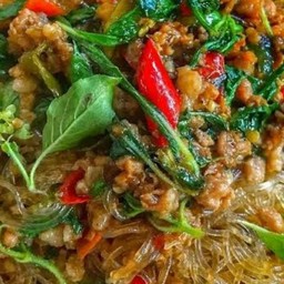 กะเพราวุ้นเส้นหมูสับ