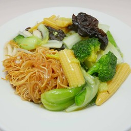 ราดหน้าผักรวม บะหมี่กรอบ