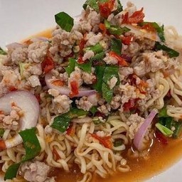 ยำมาม่าหมูสับ