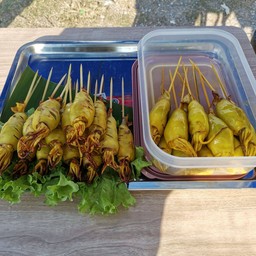 ต้อมลูกชิ้นปิ้งหมึกไข่ย่าง