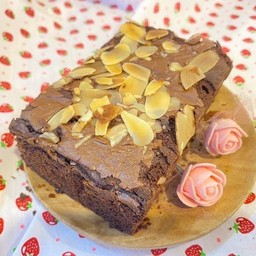 บราวนี่ช็อกอัลมอนด์สไลด์