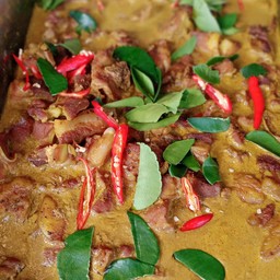 แกงกะทิเนื้อวัวน้ำคลุกคลิก