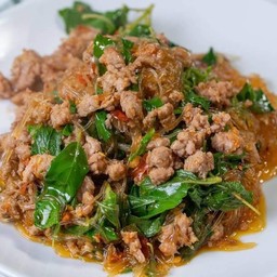 ผัดกระเพราหมูสับวุ้นเส้นไม่ราดข้าว
