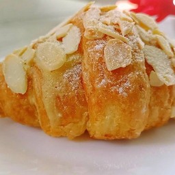 ครัวซองแอลม่อน+ครอฟเฟิ้ลออริจินอล