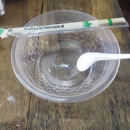 ถ้วย ช้อน ตะเกียบ