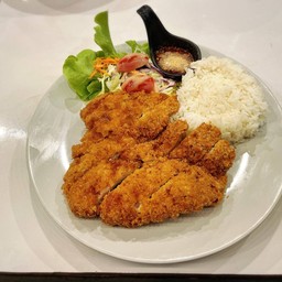 ข้าวหน้าสเต็กไก่ทอดน้ำจิ้มแจ่ว