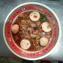 ก๋วยเตี๋ยว “อาเล้ง” ตลาดไนท์เซาะกาวสนามช้างอรีน่า