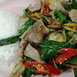 ผัดฉ่าหมูราดข้าว