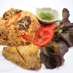 ข้าวผัดน้ำพริกเผาปลาสลิด