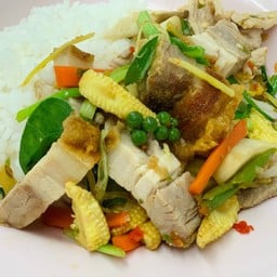 ผัดฉ่า หมูกรอบ