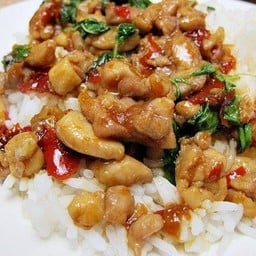 ผัดกระเพราะไก่ราดข้าว