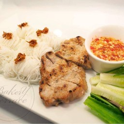 เส้นหมี่หมูย่าง