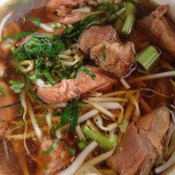 ก๋วยเตี๋ยวขาหมู น้ำดำ