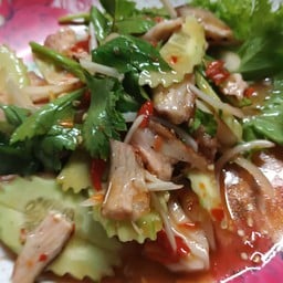 ยำคอหมูย่าง