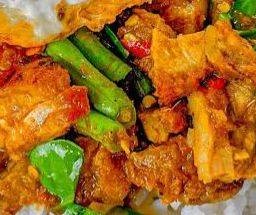 เครื่องแกงหมู ราดข้าว