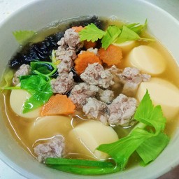 แกงจืดเต้าหู้หมูสับ สาหราย