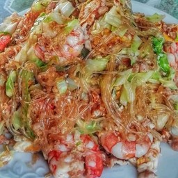 ผัดวุ้นเส้นกะหล่ำปลีใส่กุ้งราดข้าว