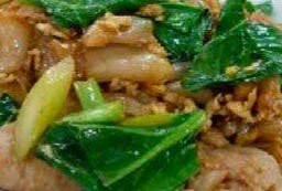 เส้นใหญ่ผัดซีอิ๊วหมู