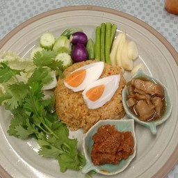 ข้าวผัดน้ำพริกลงเรือ
