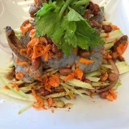 ยำมะม่วงกุ้งสดปลากรอบ